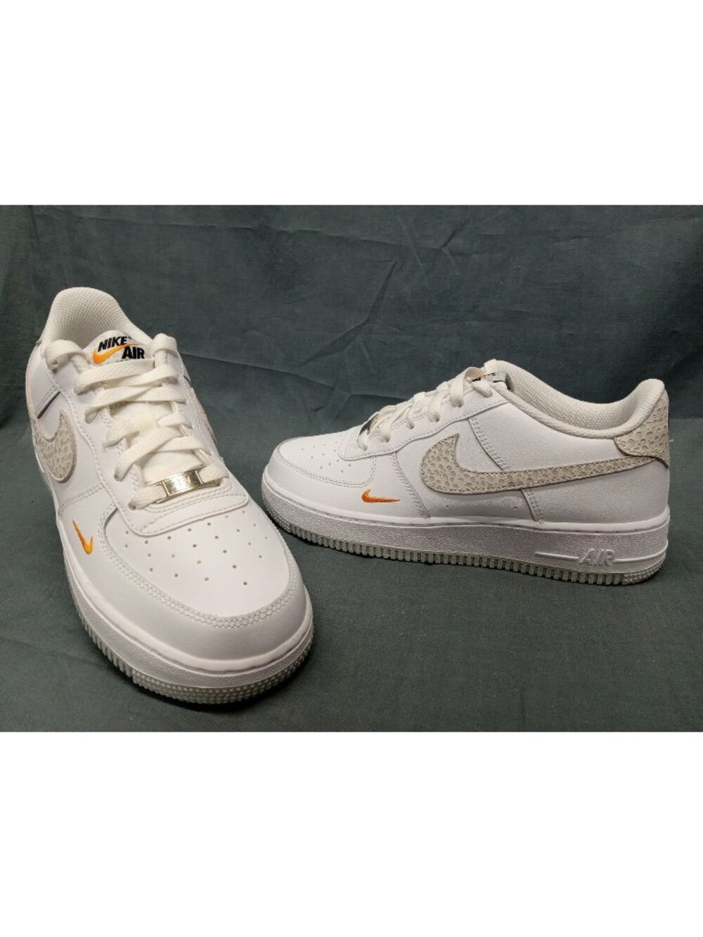Nike Air Force 1 BG (GS) Sneaker White Kumquat Grey Fog Boys Size 4 FLOOR MODEL!